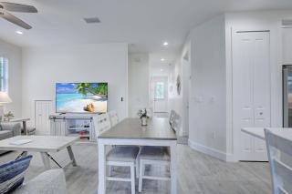 Trendy Naples Retreat Modern Vacation Home - Naples - 7