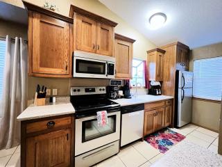 The Cove 21-6 By SDC, Big Deck, Pool, Hot Tub, By Lake - Branson - 3