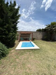 Casa con pileta cerca del aeropuerto - Bahía Blanca - 9