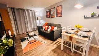 Entire 2BR City Centre Skyline apartment with parking - Birmingham - 8