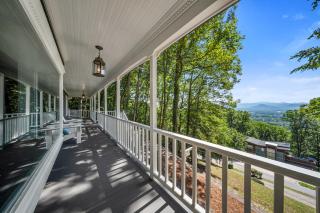 Magic on the Hill by Carolina Mornings - Asheville - 8