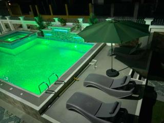 Benny's Hotel-Inspired & Condo-Inspired Rooms and Pool - 3