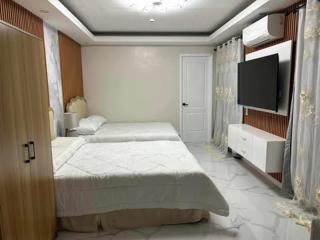 Benny's Hotel-Inspired & Condo-Inspired Rooms and Pool - 6