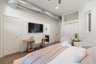 Luxury 2BR Condo in Wicker Park - Chicago - 4