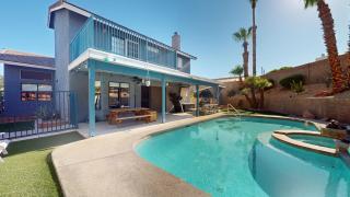 Modern Family Home w Pool Near Strip - 9