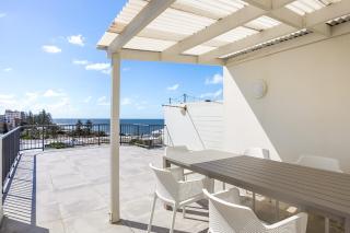 Bright 2-Bed Apartment with Stunning Ocean Views - Caloundra - 6