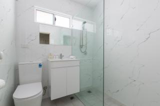 2-Bed Apartment Near Manly Beach - 1