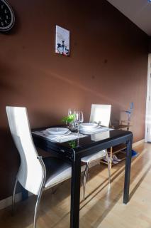 High Sunset View with Fast WiFi, Pool, Big Balcony, Gym Access - Manila - 8