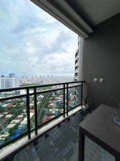 High Sunset View with Fast WiFi, Pool, Big Balcony, Gym Access - 9
