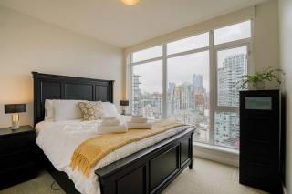Modern Downtown Apartment with Water Views - Vancouver - 3