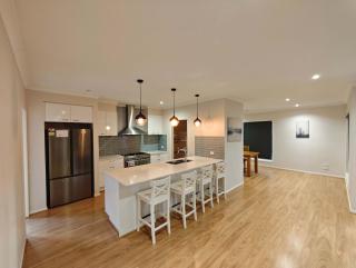 Spacious Double Story Family House with Amazing City Views - 4