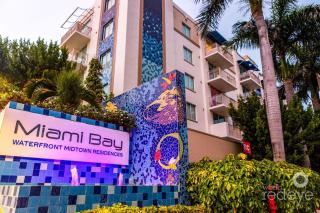 Miami Bay- Spacious and cozy water front suite - 28 day Minimum - 7