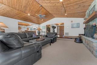 Country Club Cabin with Hot Tub - 4