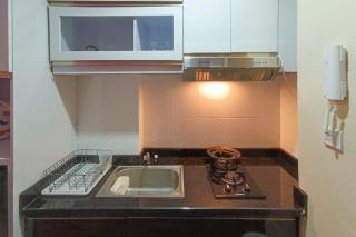 Simply 1BR at 31st Floor Vida View Makassar Apartment By Travelio - Pampang - 9