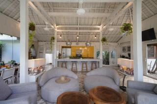 Tropical Villa Batik - Large Garden & Pool, Concierge! 3mins to Beach, Clubs, Cafes - 2