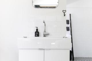 StayByronBay - The Little French Salon de la Sirène and Scandinavian Simplicity Byron Bay - 6