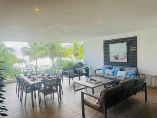 Latitude Luxury Seafront Apt - Rivière Noire - 5