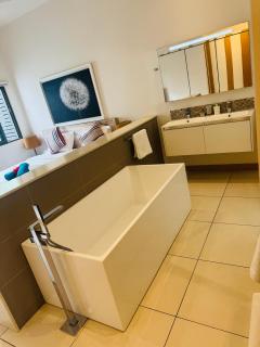 Latitude Luxury Seafront Apt - Rivière Noire - 1