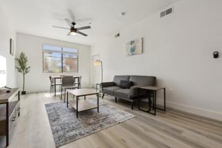 CozySuites Glendale - Westgate with pool 01 - Glendale - 9