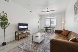 CozySuites Glendale - Westgate with pool 03 - Glendale - 0