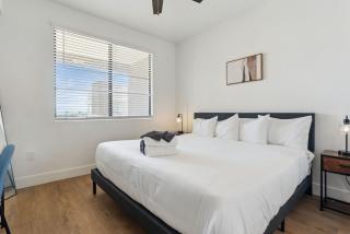 CozySuites Glendale - Westgate with pool 05 - Glendale - 0