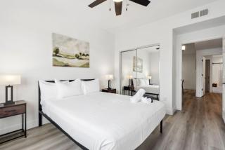 CozySuites Glendale - Westgate with pool 08 - Glendale - 0