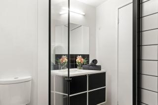 Cozy 2BR Apt Steps from Melb Central with Parking - Melbourne - 6