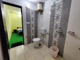 Hotel Maya Residency Sonprayag - - 3