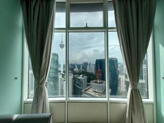Sky Suites KLCC by Deep Sleep - 5
