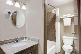 Ramada by Wyndham Houston Intercontinental Airport South - 1