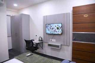 Yendluri's- QueenBed Room-28 Kondapur, Gachibowli - Lingampalli - 1