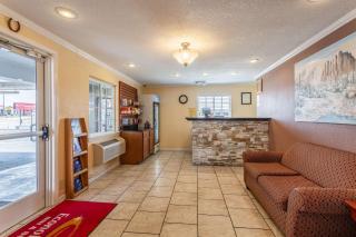 Econo Lodge Inn & Suites - Santa Rosa - 3