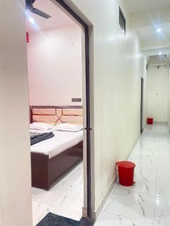 Hotel Saroj Palace - Ayodhya - 9
