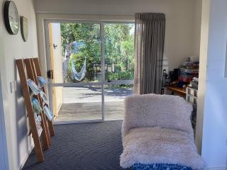 Stay in School by the Sea - Dunedin - 3