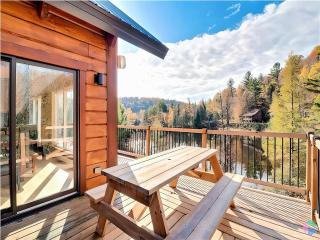 Modern 3BR Chalet with Lake Access, Hot Tub, Near Montreal - 6