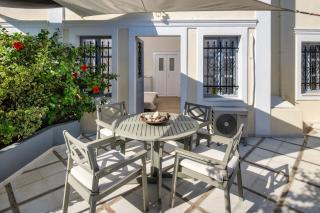 Day One Fira Mansion - 4