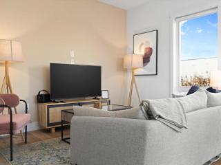 2-Level 2BR & Terrace - Near Metro & Union Market - Washington - 1