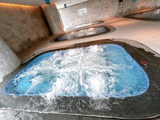 Alacarte condo - right on beach - high floor - Ha Long - 6