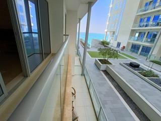 Sunny Beachside Apartment - Ras al Khaimah - 7