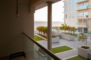 Sunny Beachside Apartment - Ras al Khaimah - 5