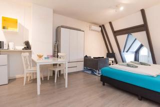 RedLight District Smokers Friendly Private Studio - 9