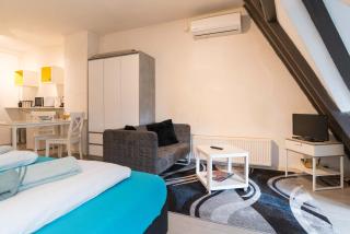 RedLight District Smokers Friendly Private Studio - 4