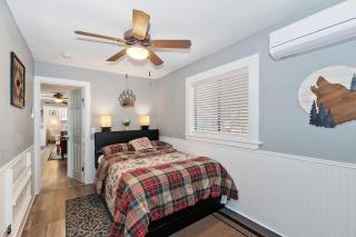 Babbs Getaway Big Bear w Patio Balcony & Fireplace - 2