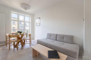 Cozy & Bright Apartment in Peaceful Area - 3