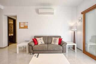Luxury Stay with Jacuzzi, BBQ and Huge Pool - 5