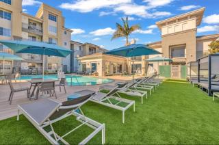 Spacious,2Queen beds, free parking, pool&gym and central location - 1