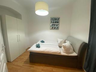 Peaceful 2BR Apartment 15-Min to Ottakring Station - Vienna - 0