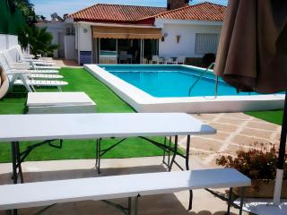 Chalet con Jardín, Piscina Privada y parking - Sevilha - 0