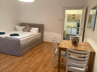 Peaceful 2BR Apartment 15-Min to Ottakring Station - Vienna - 7