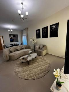 2 Bedroom Apartment with Private Jacuzzi May Residence JVC - 3